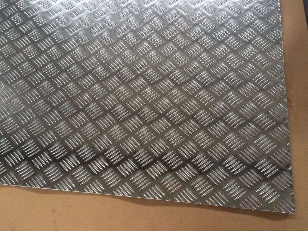 Silver Effect Embossed Aluminium Sheet 24 X 24 4x4 5052 5005 H32 Aluminium Chequered Plate